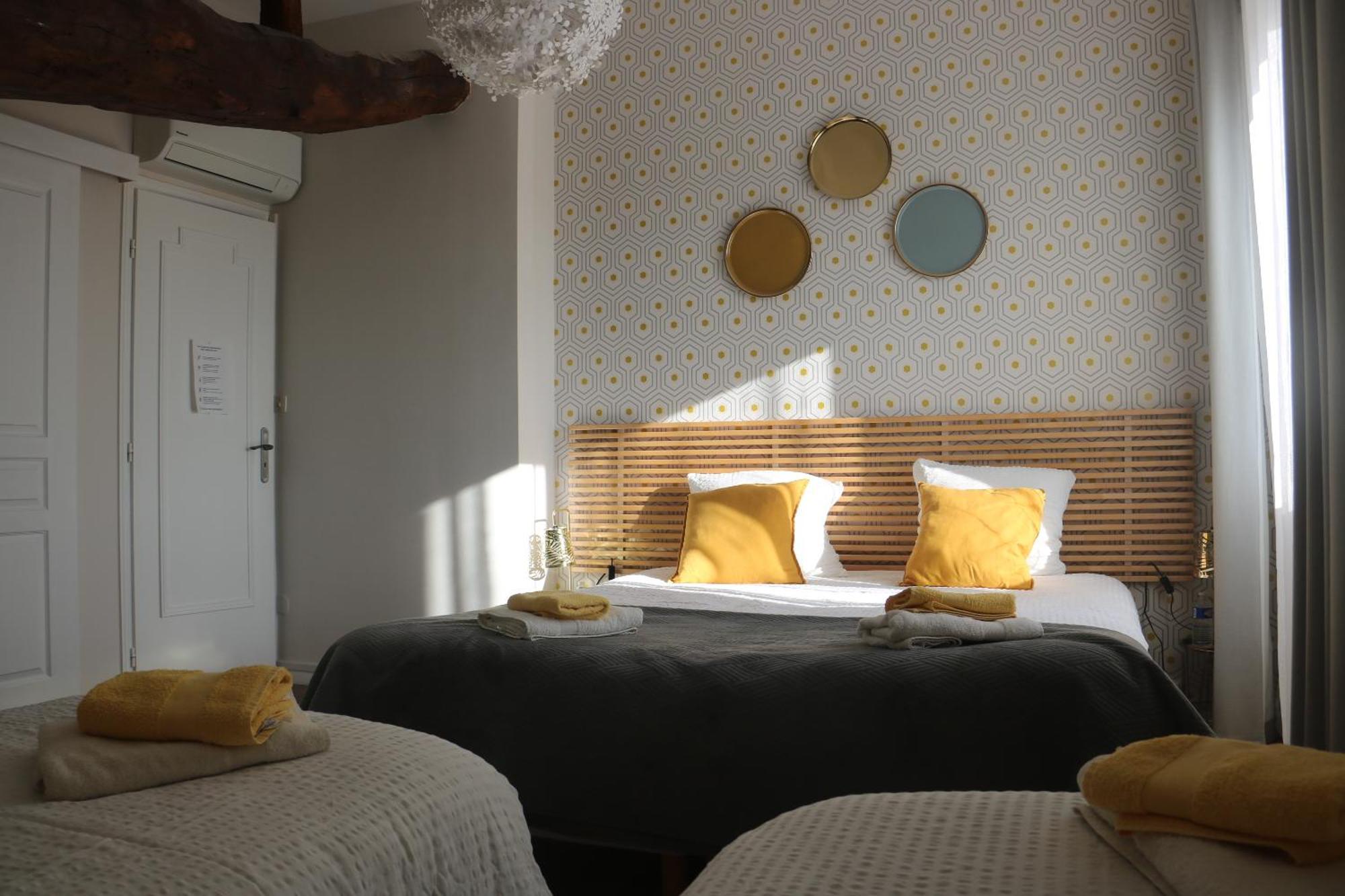 "Les Peyres" Hotell Lamothe-Landerron Exteriör bild