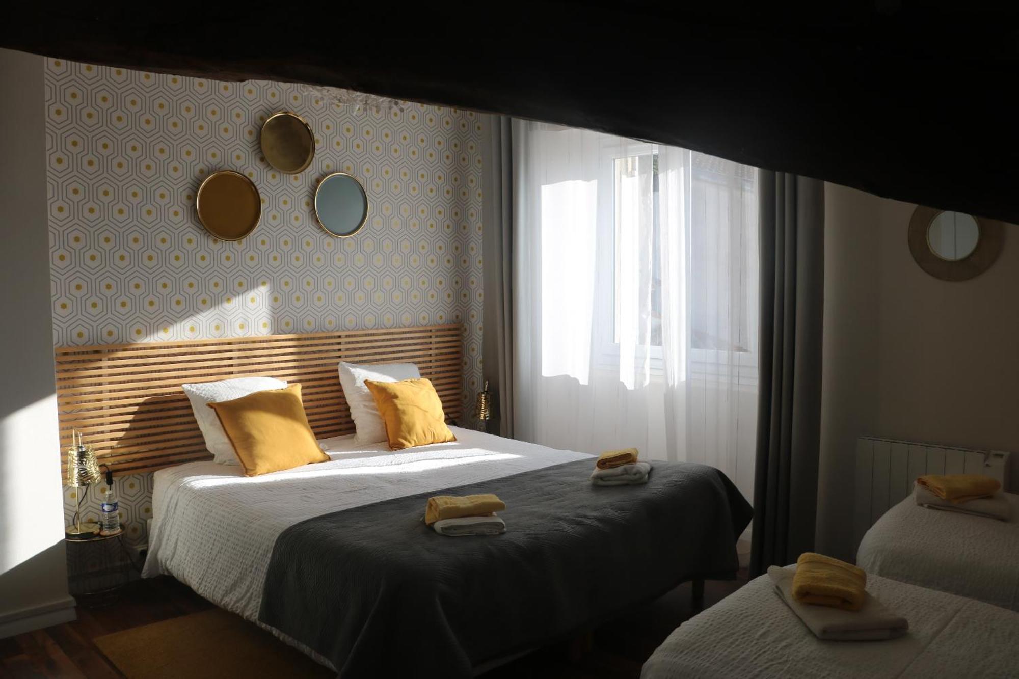 "Les Peyres" Hotell Lamothe-Landerron Exteriör bild