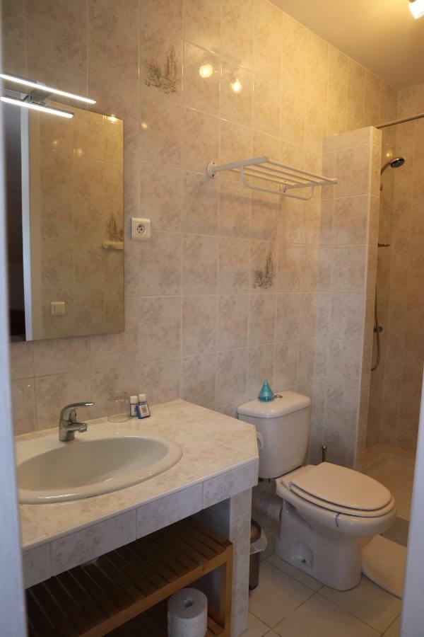 "Les Peyres" Hotell Lamothe-Landerron Exteriör bild