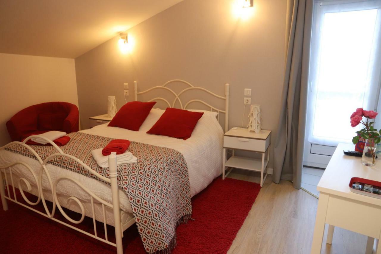 "Les Peyres" Hotell Lamothe-Landerron Exteriör bild